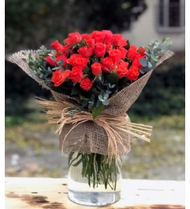Vazoda Çardak Gül