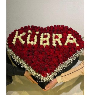 Kutuda isme özel çiçek