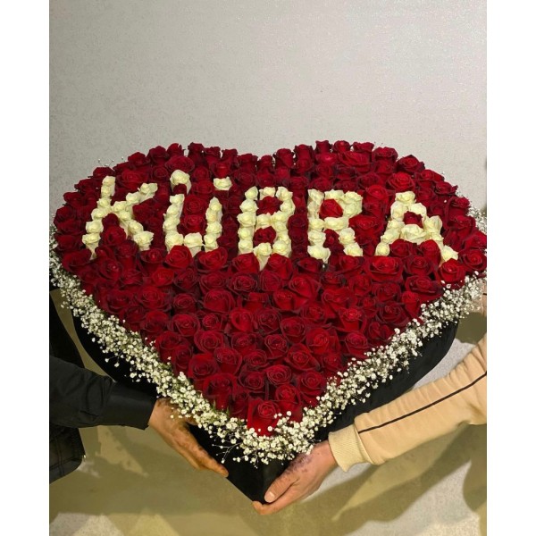 Kutuda isme özel çiçek