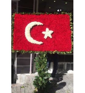 Bayraklı Çelenk